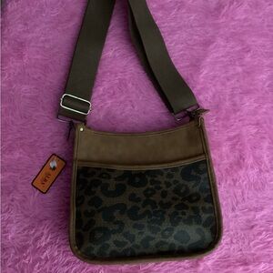 NWT ALBA WOMENS PURSE SUEDE WITH CHITAH PRINT POCKET GREAT GIFT